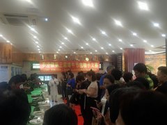 包粽技(jì )藝大比拼 端午濃濃敬老情